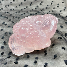 Load image into Gallery viewer, Jin Chan Statue rose quartz Crystal Toad Carved Reiki Healing Stone Animal Figurine Crafts Home Decor