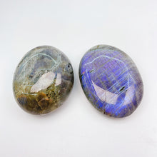 Load image into Gallery viewer, Labradorite Palm