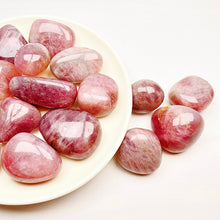 Load image into Gallery viewer, Natural Lavender Rose Quartz Tumble